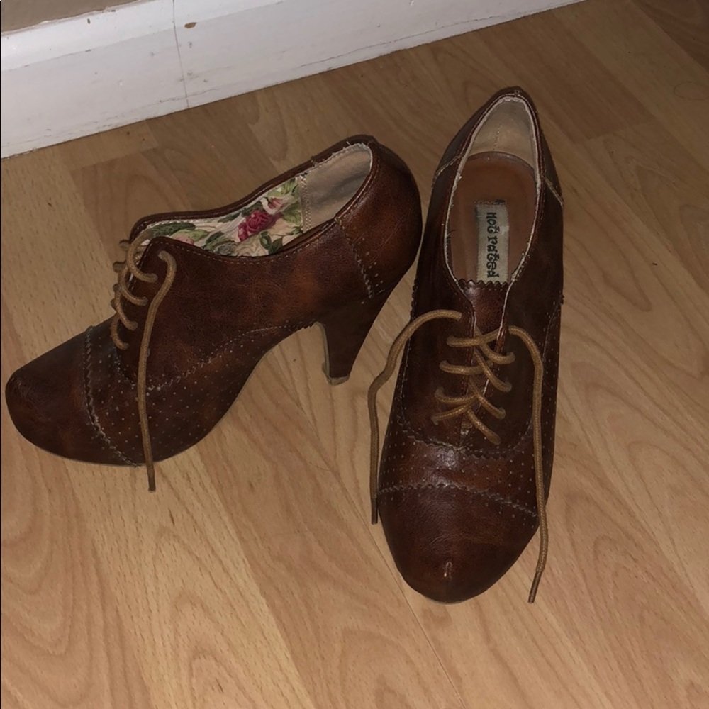 Heel shoes